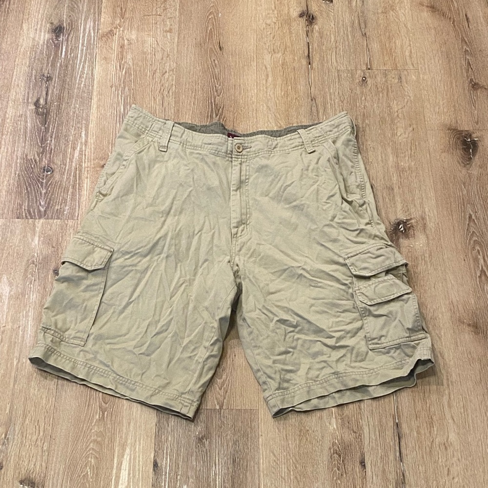 Essential Khaki Cargo Shorts, great condition.